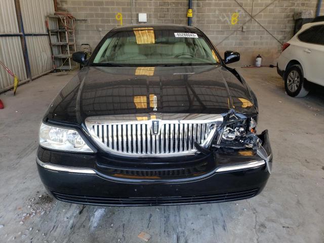 Photo 4 VIN: 1LNHM81W64Y682748 - LINCOLN TOWN CAR E 