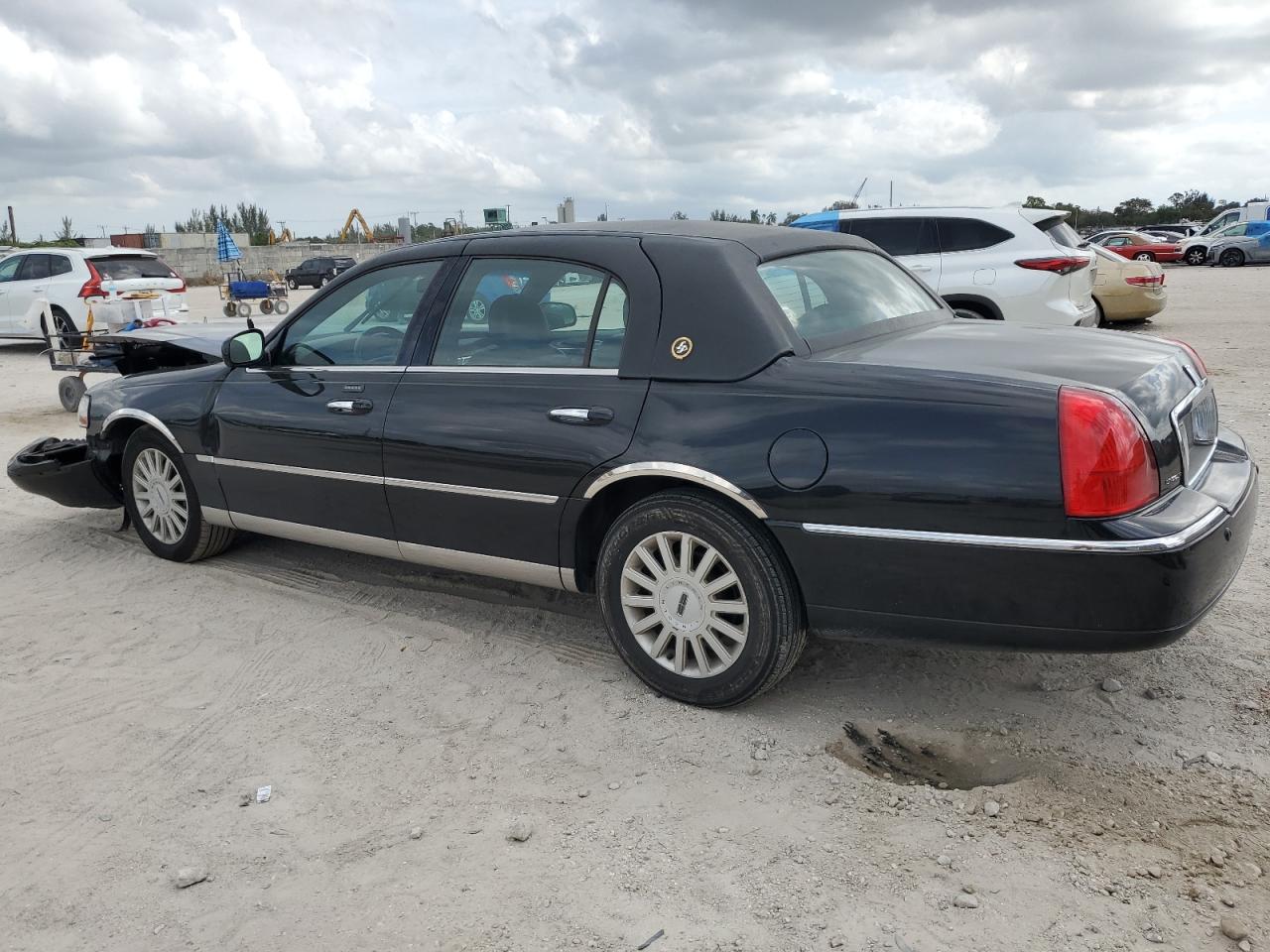 Photo 1 VIN: 1LNHM81W65Y609977 - LINCOLN TOWN CAR 