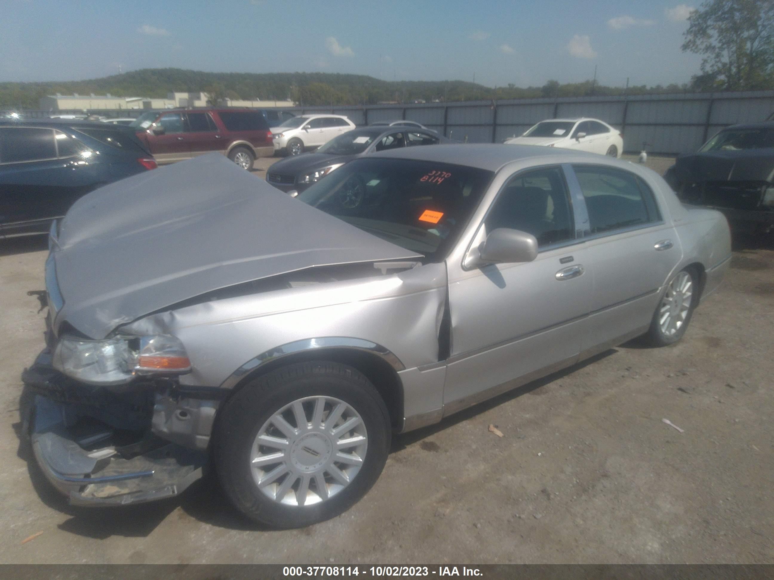 Photo 1 VIN: 1LNHM81W65Y622003 - LINCOLN TOWN CAR 