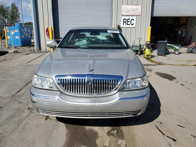 Photo 4 VIN: 1LNHM81W65Y669693 - LINCOLN TOWN CAR S 