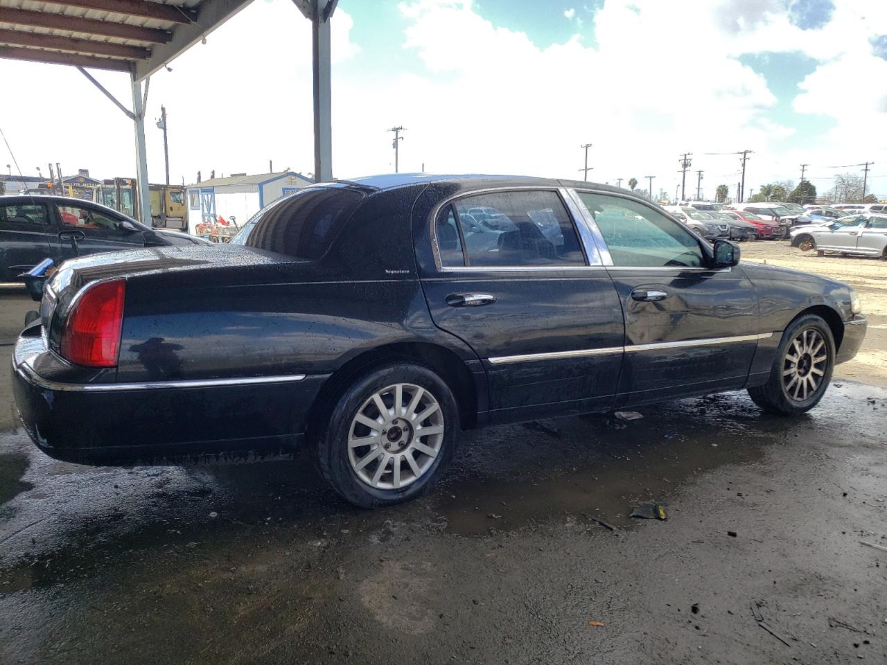 Photo 2 VIN: 1LNHM81W66Y644875 - LINCOLN TOWN CAR 