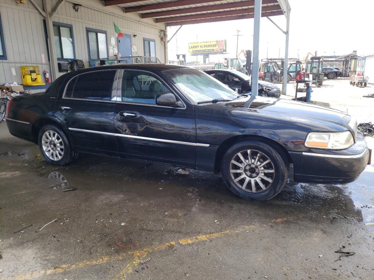 Photo 3 VIN: 1LNHM81W66Y644875 - LINCOLN TOWN CAR 