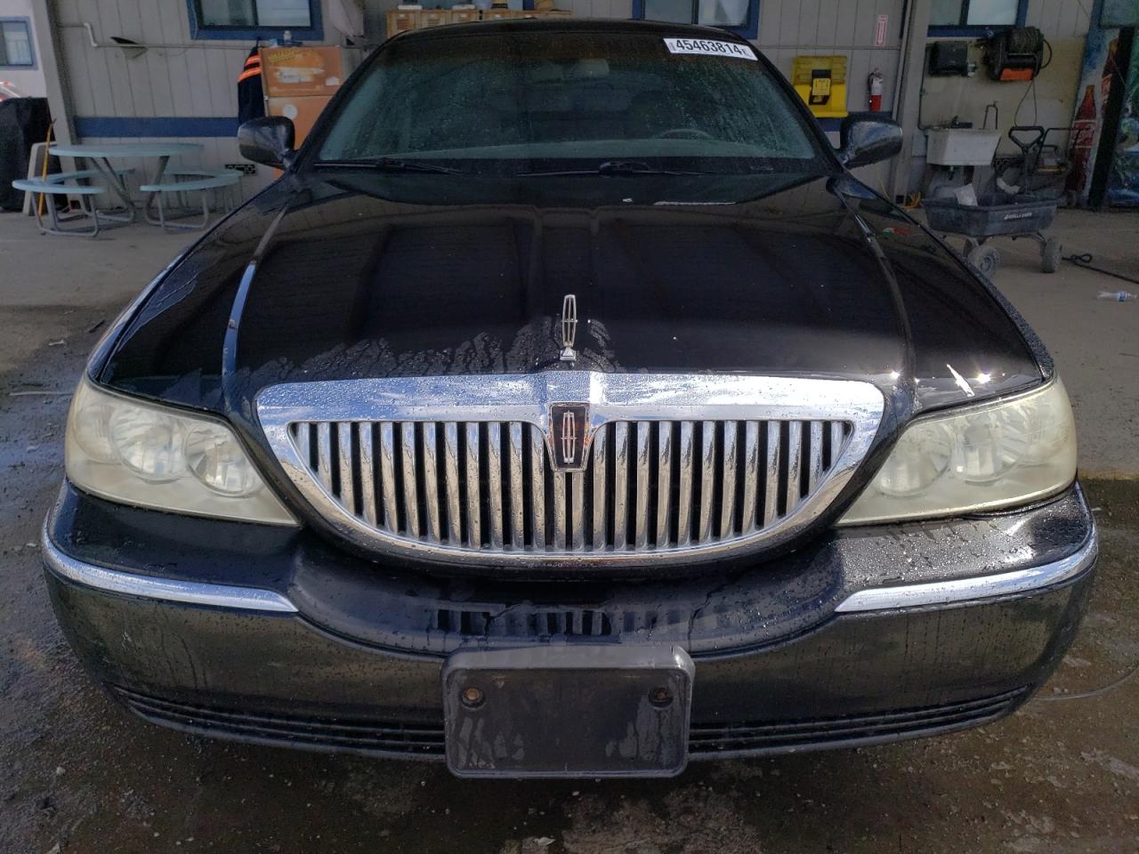 Photo 4 VIN: 1LNHM81W66Y644875 - LINCOLN TOWN CAR 