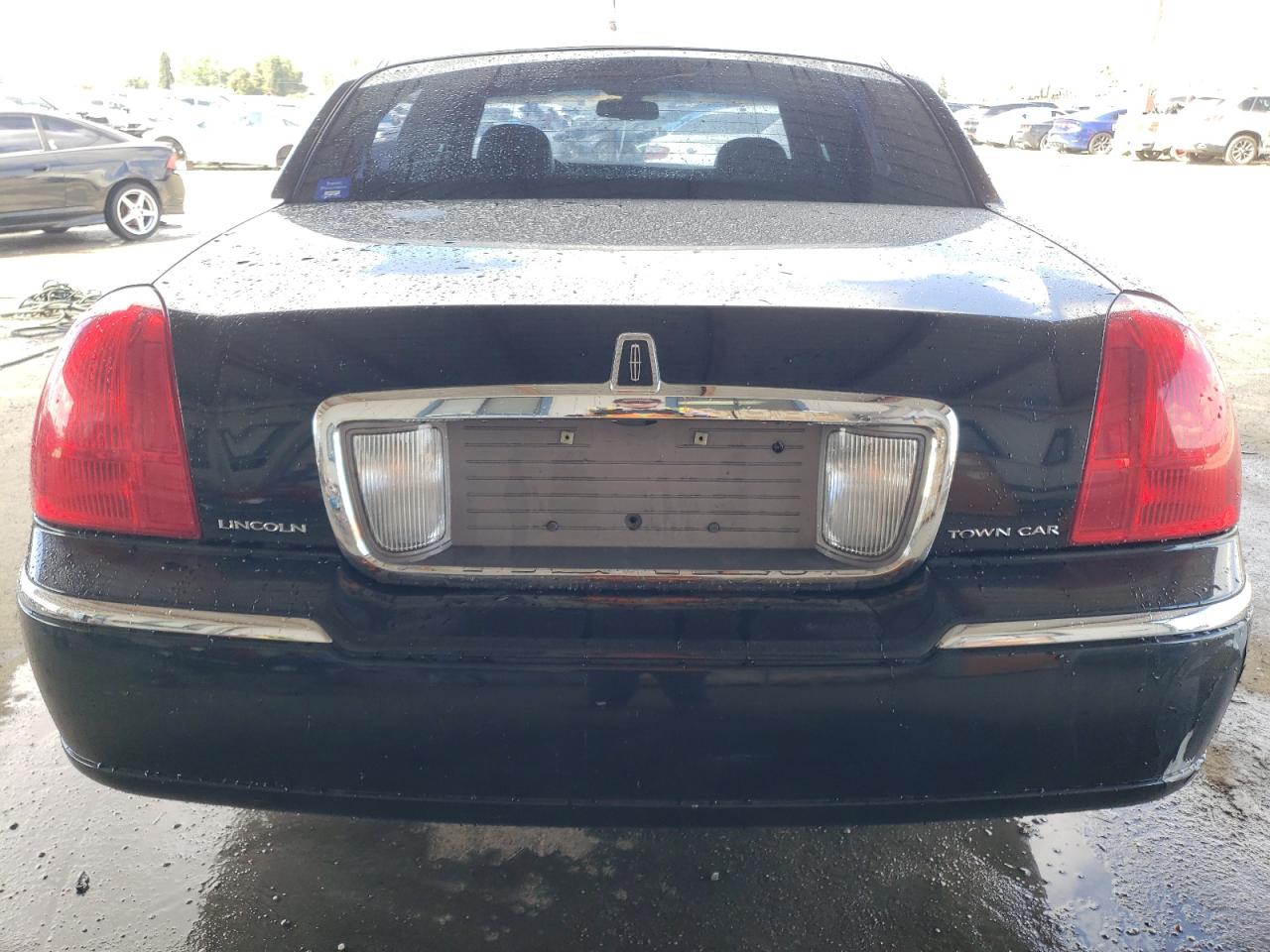 Photo 5 VIN: 1LNHM81W66Y644875 - LINCOLN TOWN CAR 