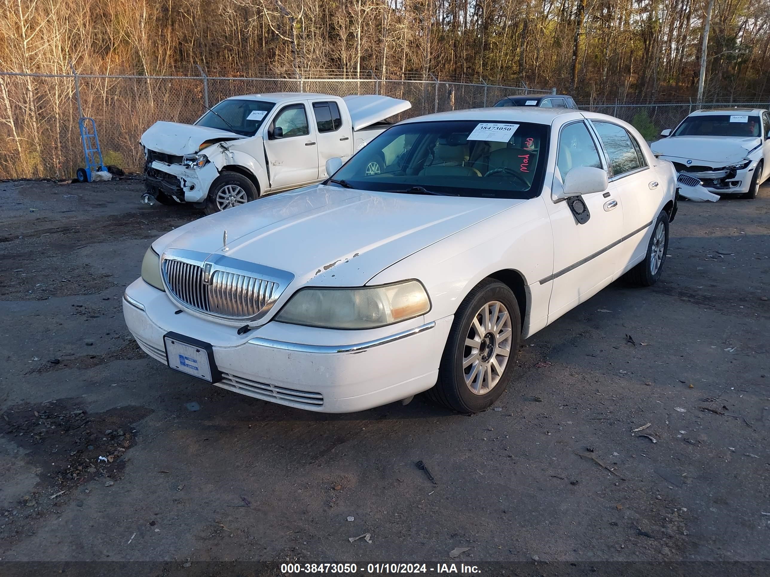 Photo 1 VIN: 1LNHM81W67Y610954 - LINCOLN TOWN CAR 