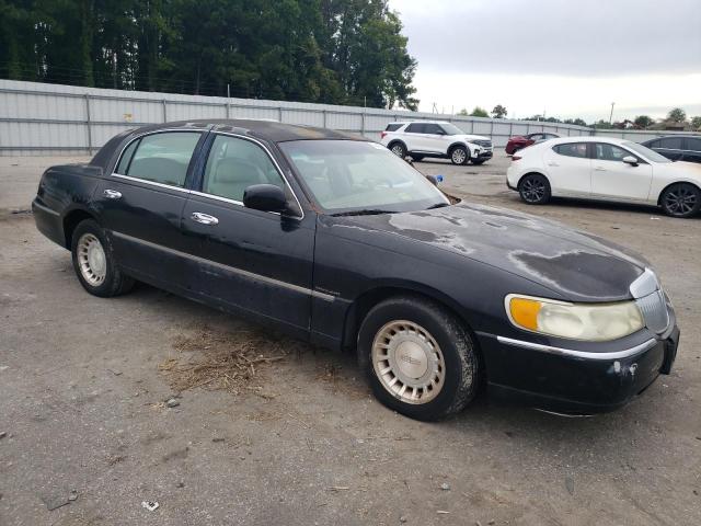 Photo 3 VIN: 1LNHM81W71Y679417 - LINCOLN TOWN CAR E 