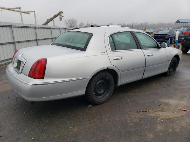 Photo 2 VIN: 1LNHM81W72Y611457 - LINCOLN TOWNCAR 