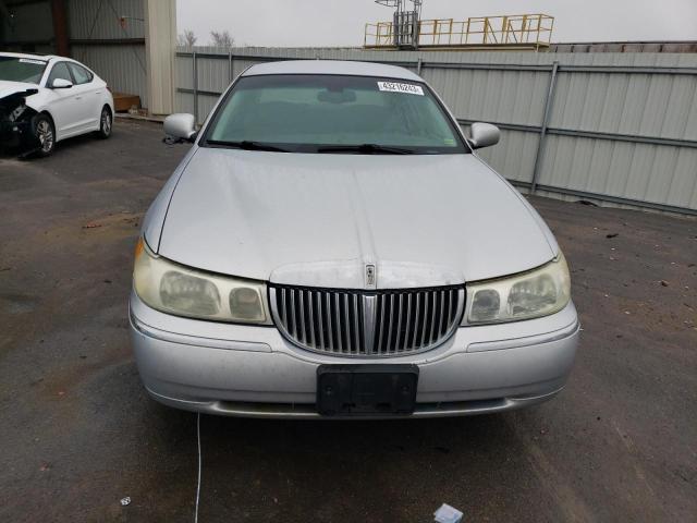 Photo 4 VIN: 1LNHM81W72Y611457 - LINCOLN TOWNCAR 