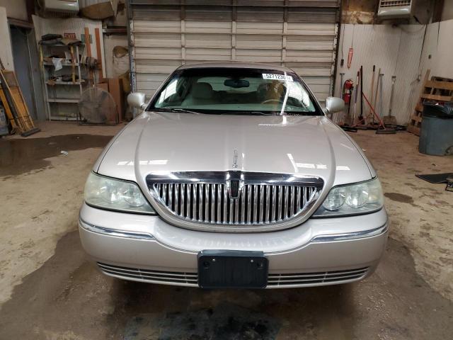 Photo 4 VIN: 1LNHM81W73Y625022 - LINCOLN TOWN CAR E 