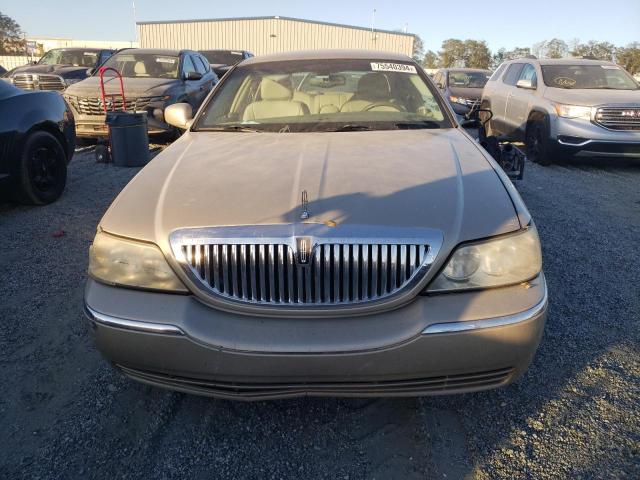 Photo 4 VIN: 1LNHM81W74Y633171 - LINCOLN TOWN CAR E 