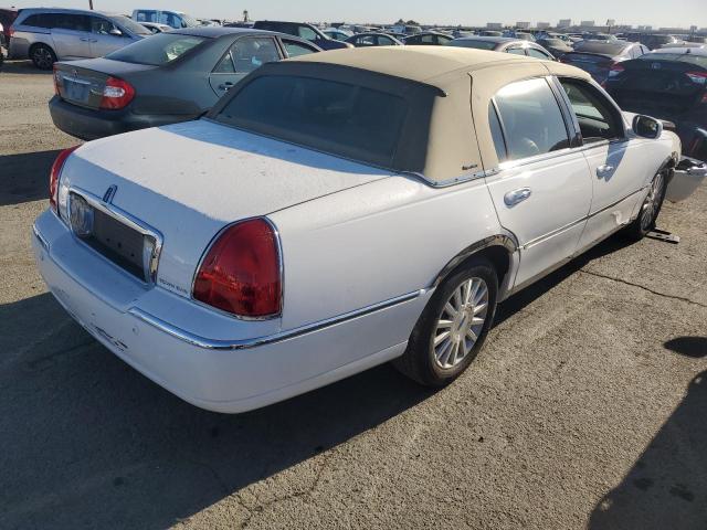 Photo 2 VIN: 1LNHM81W74Y669443 - LINCOLN TOWN CAR E 