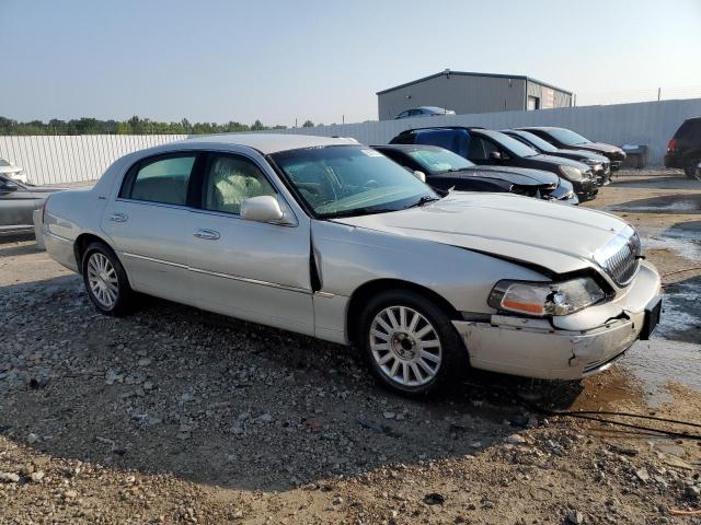 Photo 3 VIN: 1LNHM81W74Y682466 - LINCOLN TOWN CAR E 