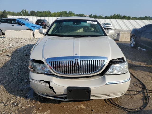 Photo 4 VIN: 1LNHM81W74Y682466 - LINCOLN TOWN CAR E 