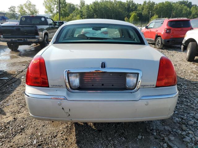 Photo 5 VIN: 1LNHM81W74Y682466 - LINCOLN TOWN CAR E 