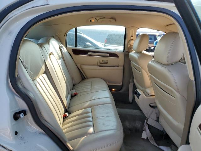 Photo 9 VIN: 1LNHM81W74Y682466 - LINCOLN TOWN CAR E 