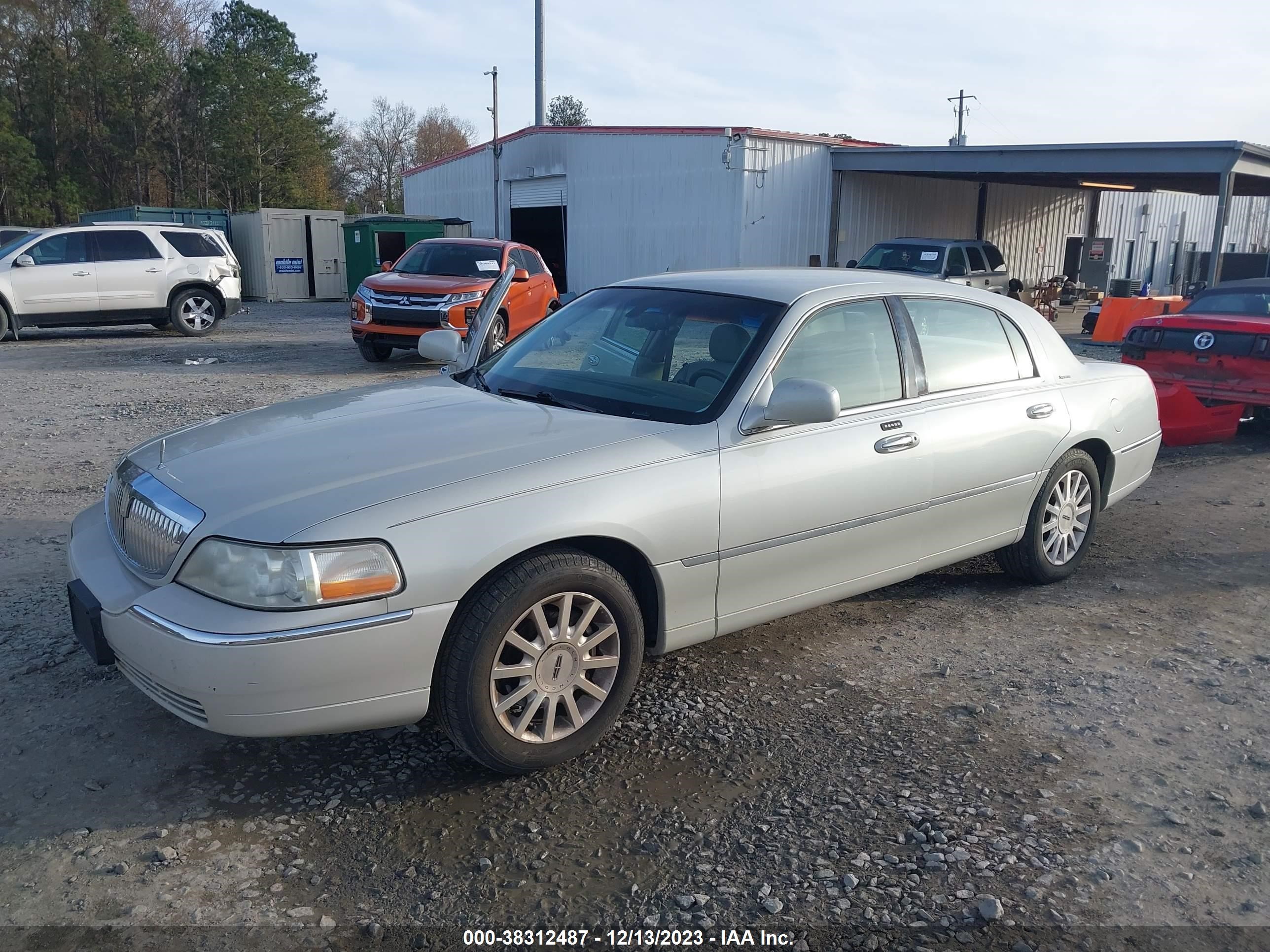 Photo 1 VIN: 1LNHM81W76Y602716 - LINCOLN TOWN CAR 