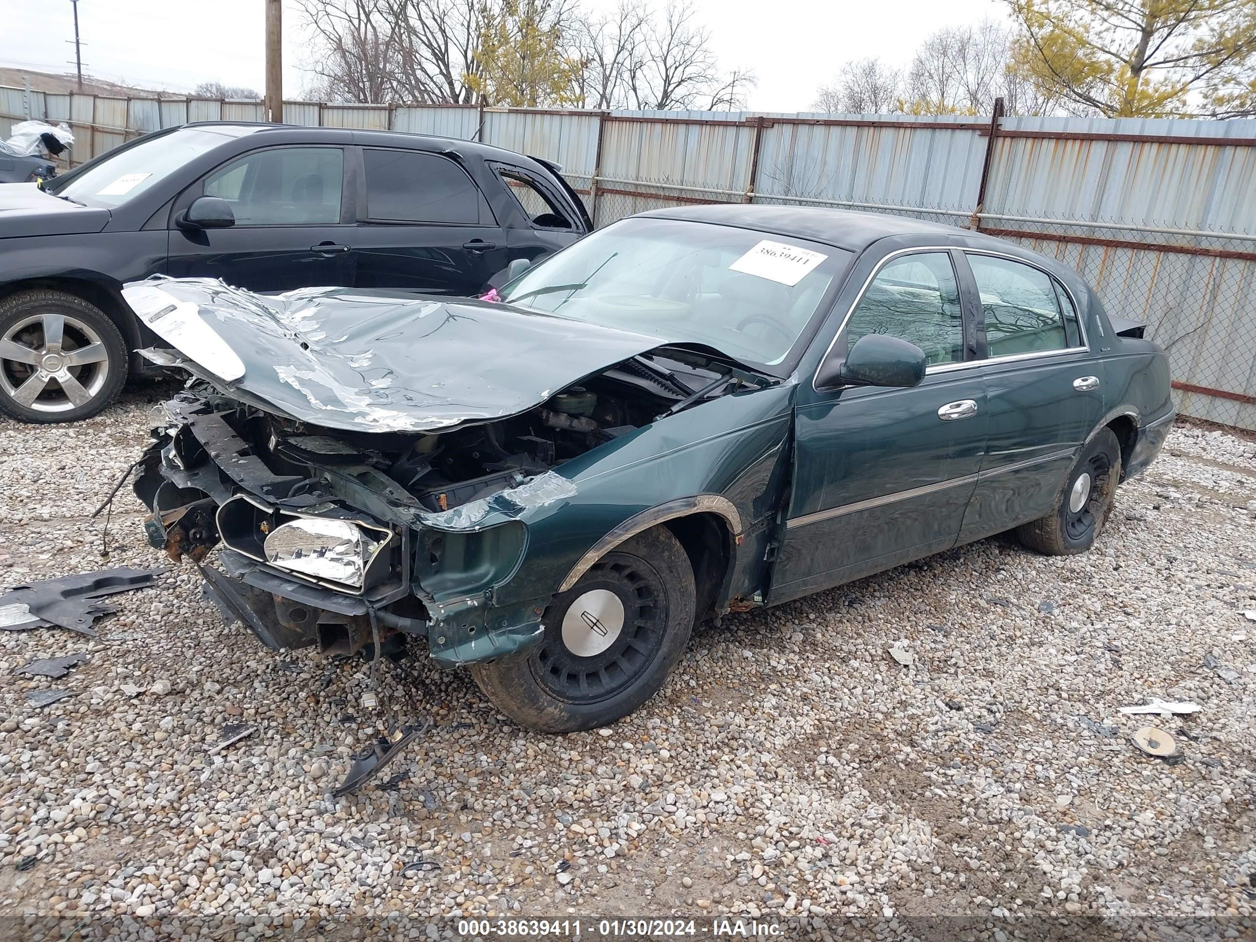 Photo 1 VIN: 1LNHM81W7XY632171 - LINCOLN TOWN CAR 