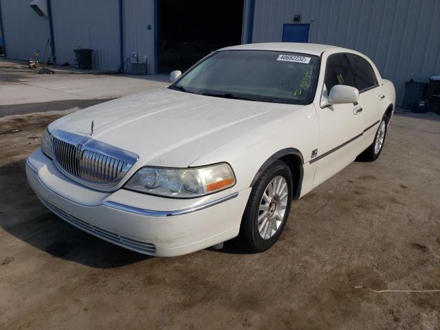 Photo 1 VIN: 1LNHM81W83Y653945 - LINCOLN TOWN CAR E 