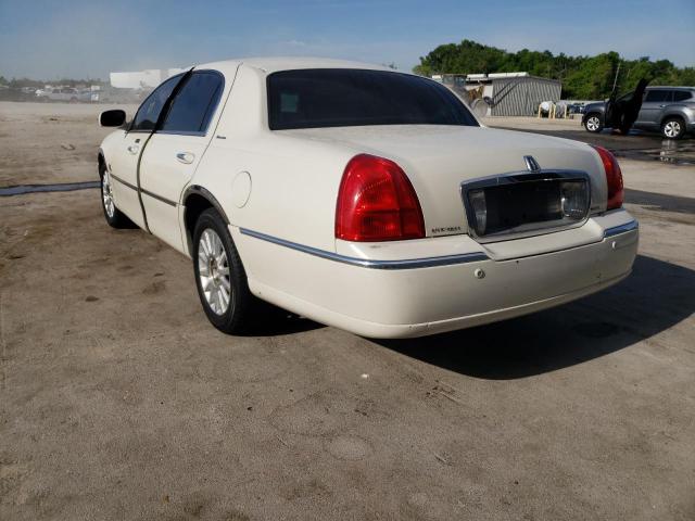 Photo 2 VIN: 1LNHM81W83Y653945 - LINCOLN TOWN CAR E 