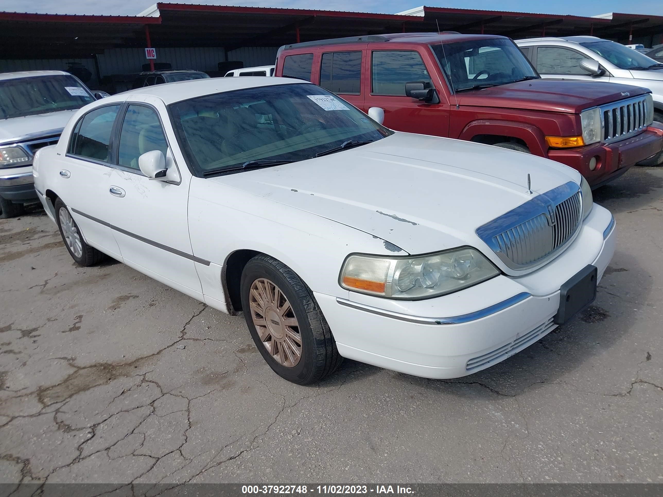 Photo 0 VIN: 1LNHM81W83Y670535 - LINCOLN TOWN CAR 