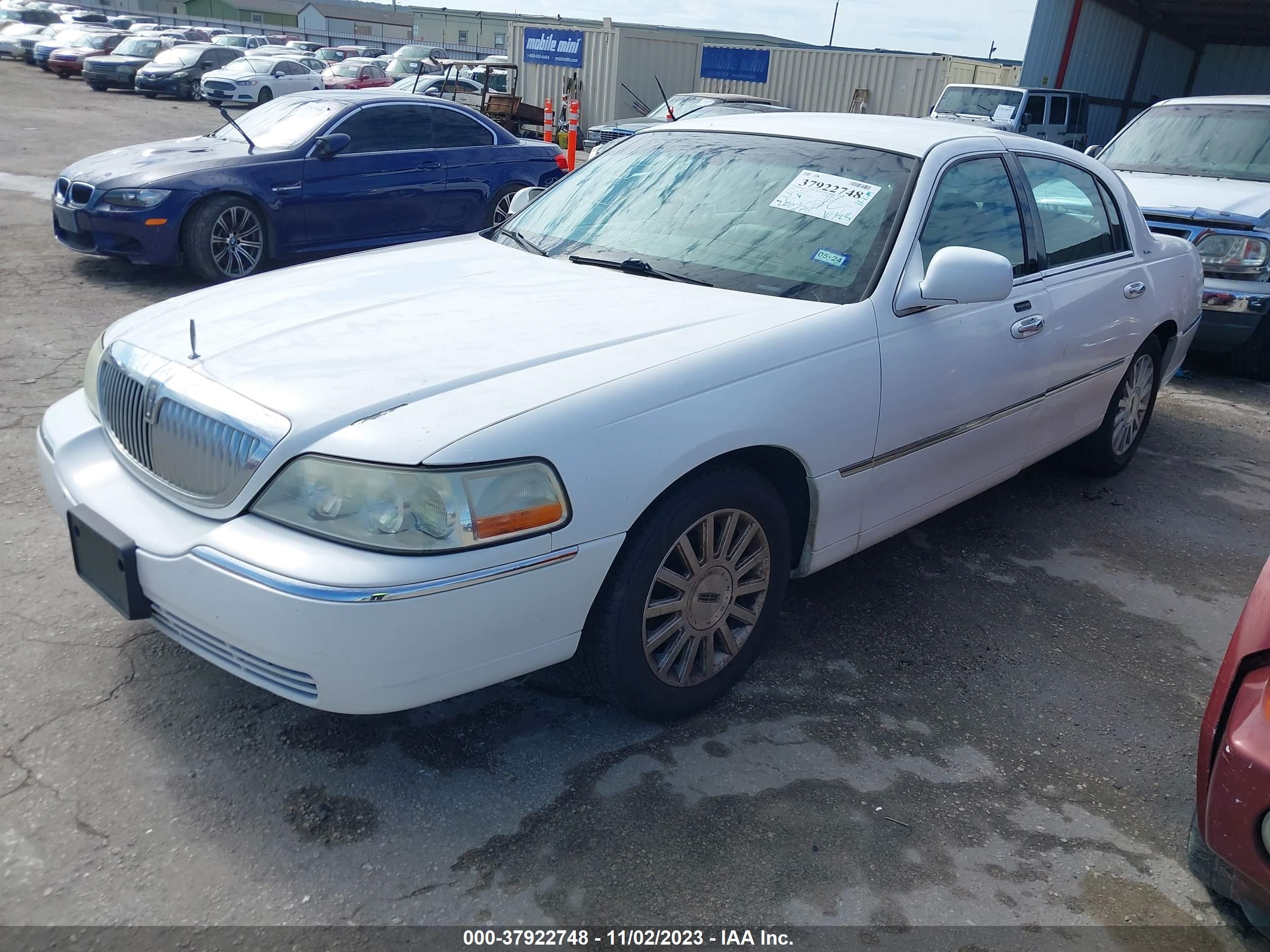 Photo 1 VIN: 1LNHM81W83Y670535 - LINCOLN TOWN CAR 