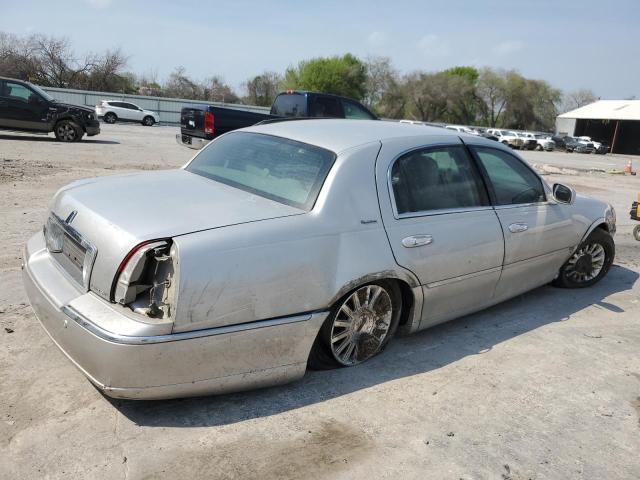 Photo 2 VIN: 1LNHM81W84Y667779 - LINCOLN TOWN CAR E 