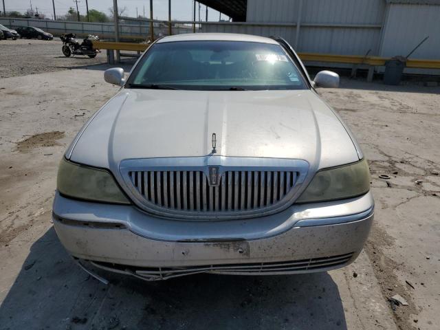 Photo 4 VIN: 1LNHM81W84Y667779 - LINCOLN TOWN CAR E 