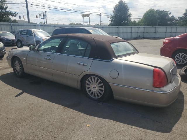 Photo 1 VIN: 1LNHM81W84Y685781 - LINCOLN TOWN CAR E 