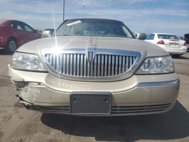 Photo 4 VIN: 1LNHM81W84Y685781 - LINCOLN TOWN CAR E 