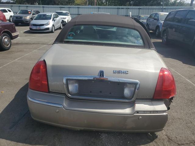 Photo 5 VIN: 1LNHM81W84Y685781 - LINCOLN TOWN CAR E 