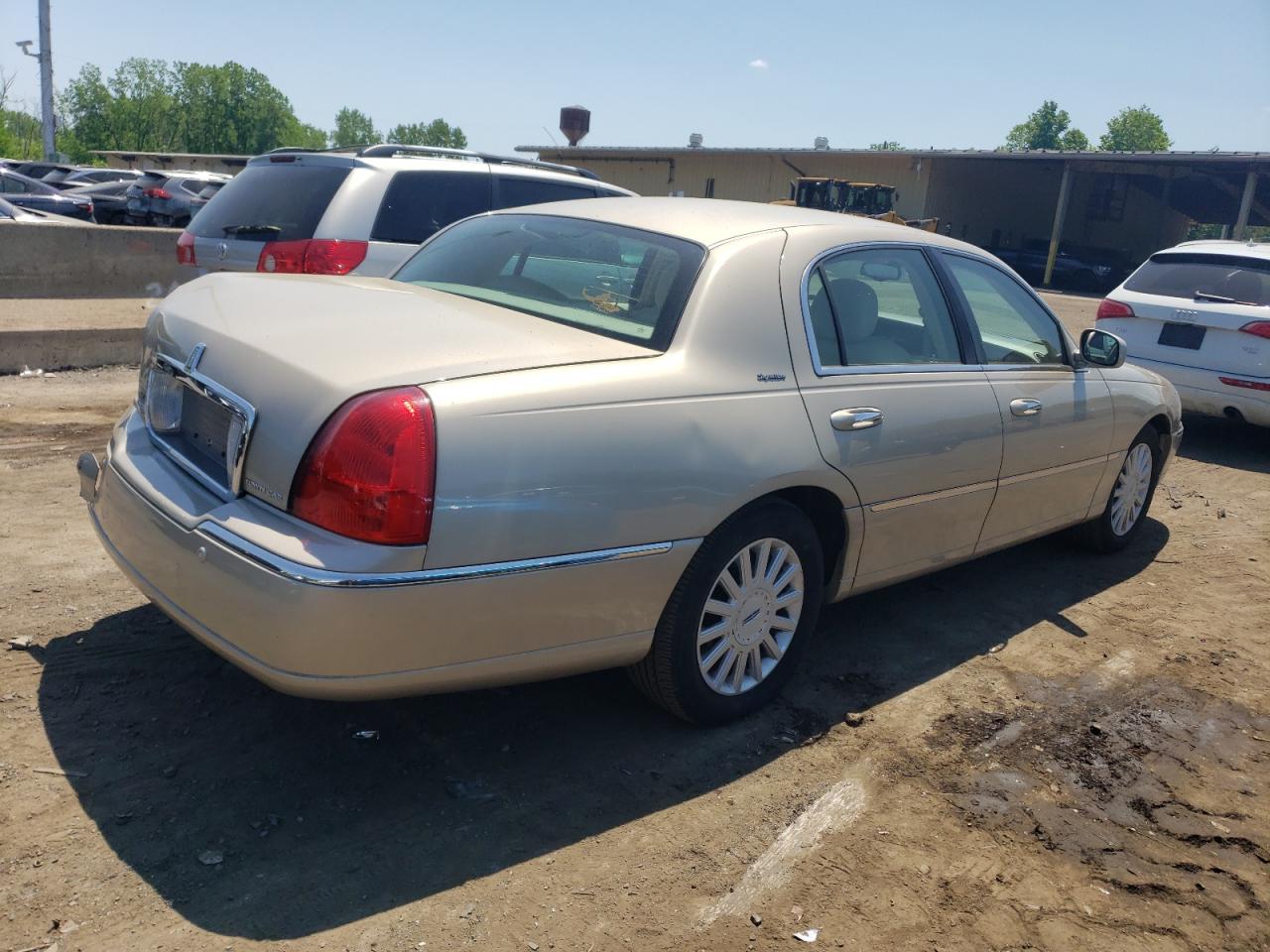 Photo 2 VIN: 1LNHM81W85Y624769 - LINCOLN TOWN CAR 