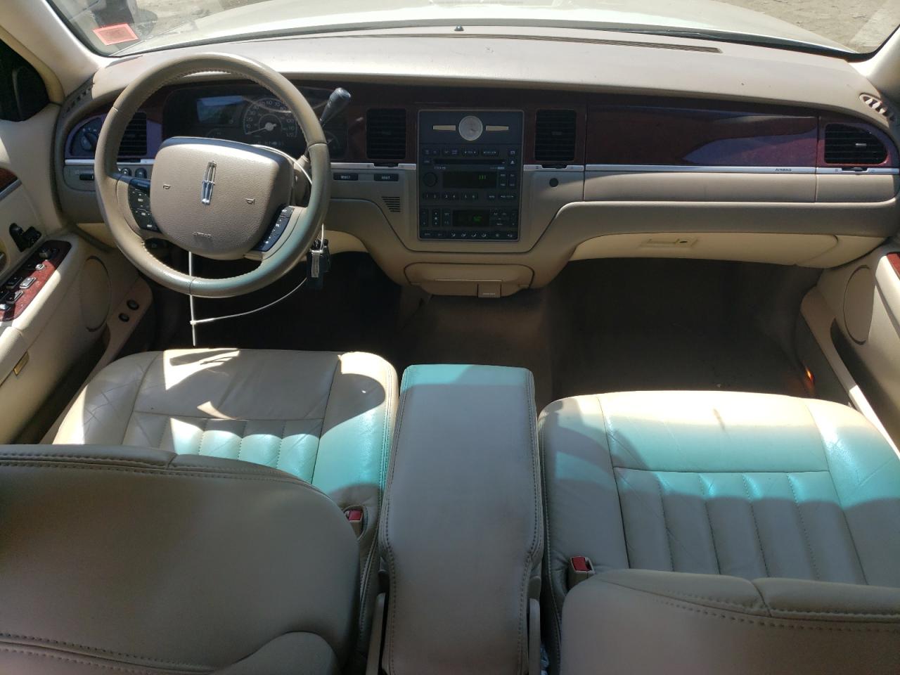 Photo 7 VIN: 1LNHM81W85Y624769 - LINCOLN TOWN CAR 