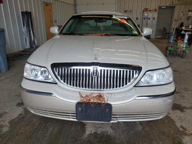 Photo 4 VIN: 1LNHM81W85Y672286 - LINCOLN TOWNCAR 