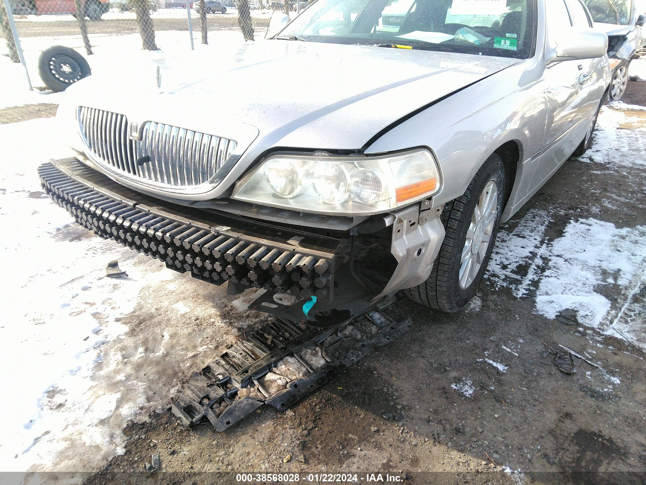 Photo 5 VIN: 1LNHM81W86Y649186 - LINCOLN TOWN CAR 