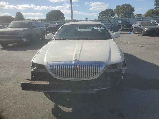 Photo 4 VIN: 1LNHM81W87Y629974 - LINCOLN TOWN CAR S 