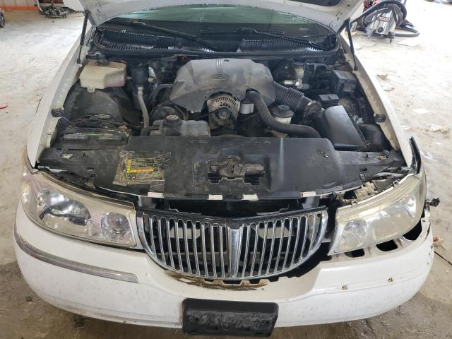 Photo 10 VIN: 1LNHM81W8YY811479 - LINCOLN TOWN CAR E 