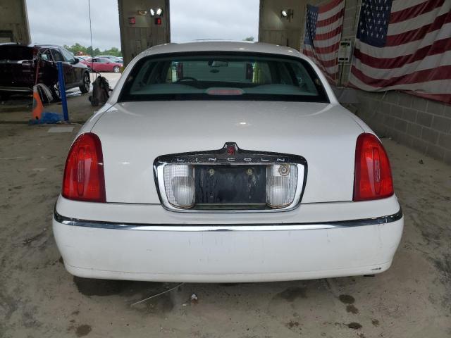 Photo 5 VIN: 1LNHM81W8YY811479 - LINCOLN TOWN CAR E 