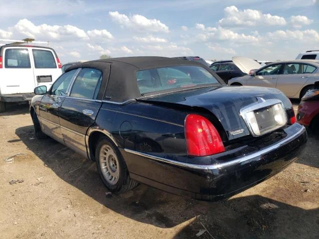 Photo 1 VIN: 1LNHM81W8YY816228 - LINCOLN TOWN CAR E 