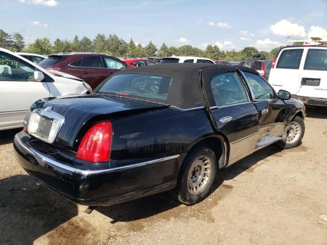 Photo 2 VIN: 1LNHM81W8YY816228 - LINCOLN TOWN CAR E 