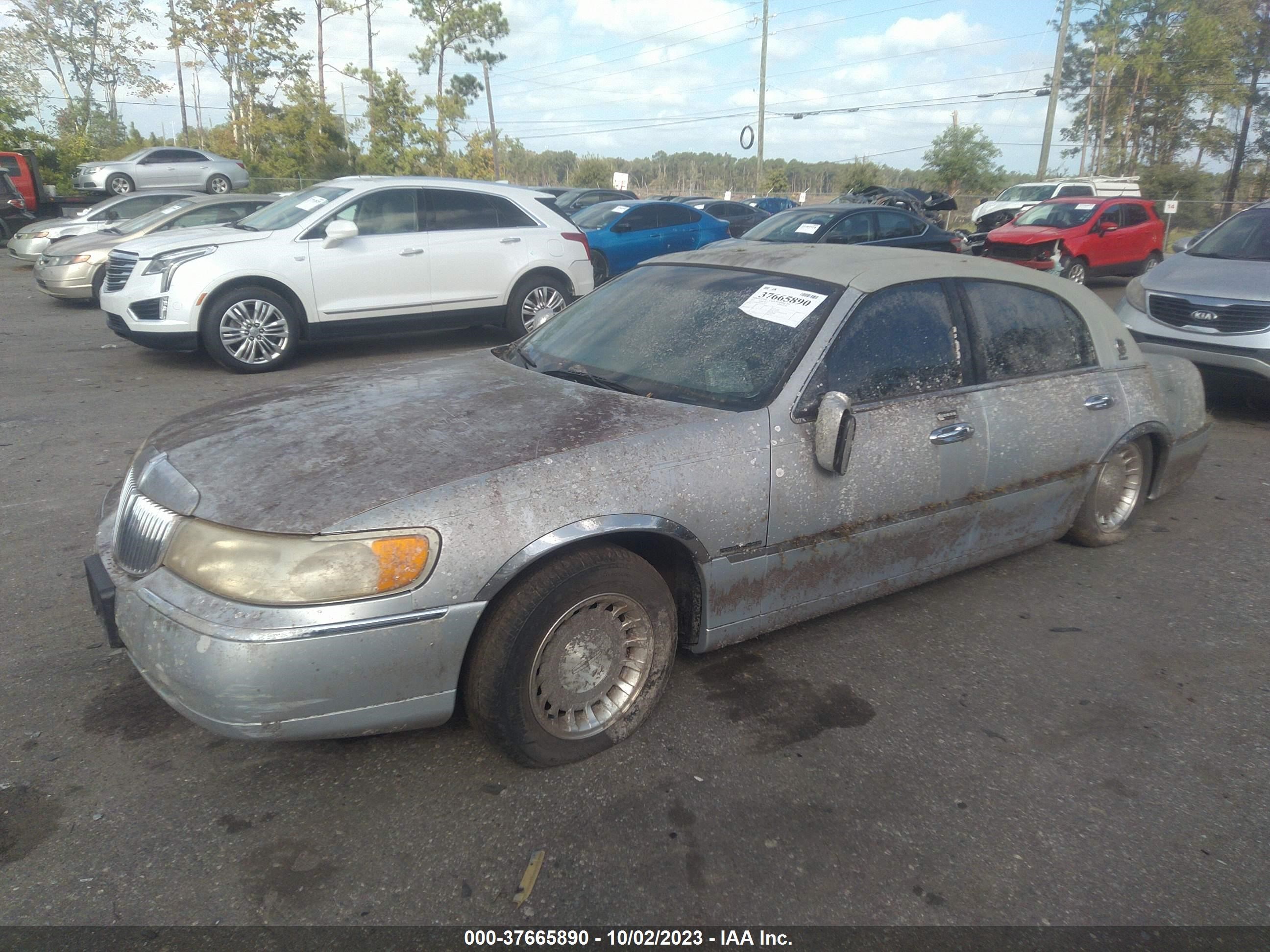 Photo 1 VIN: 1LNHM81W91Y621437 - LINCOLN TOWN CAR 