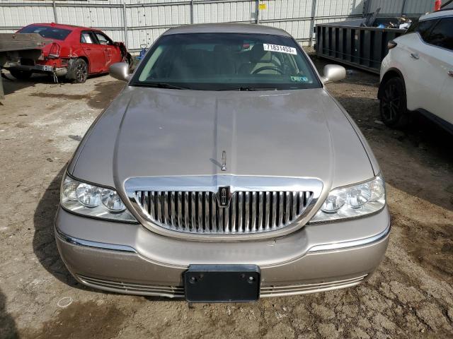 Photo 4 VIN: 1LNHM81W93Y626429 - LINCOLN TOWN CAR E 