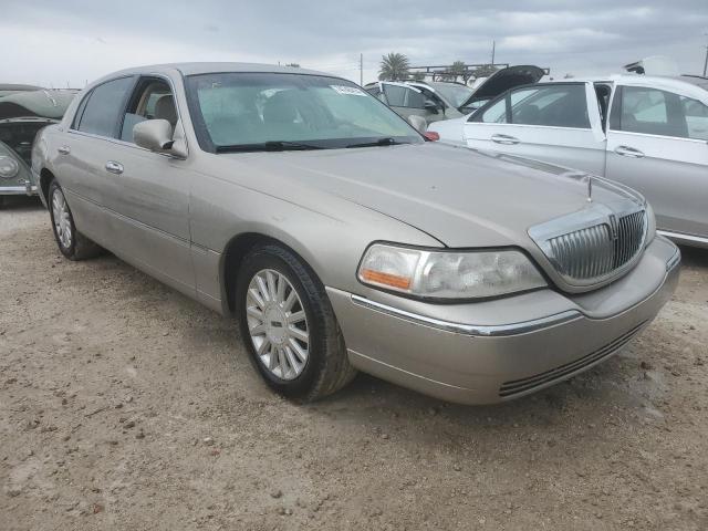 Photo 3 VIN: 1LNHM81W93Y645501 - LINCOLN TOWN CAR E 