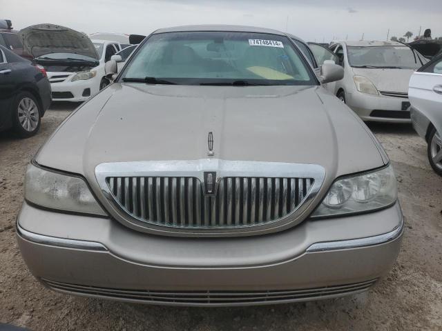 Photo 4 VIN: 1LNHM81W93Y645501 - LINCOLN TOWN CAR E 