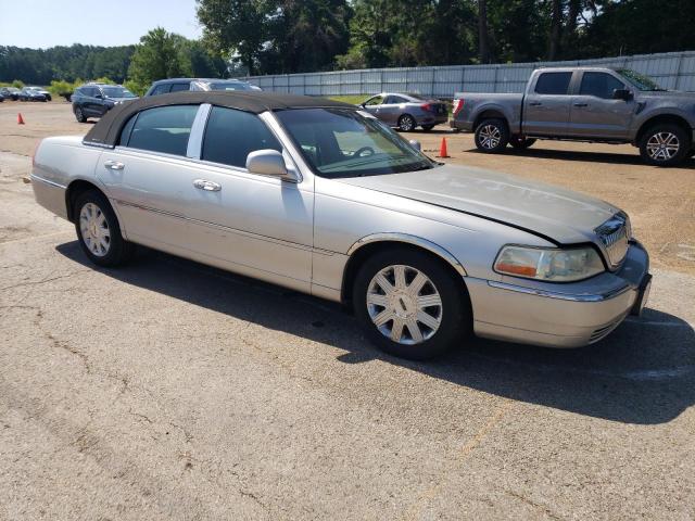 Photo 3 VIN: 1LNHM81W94Y619076 - LINCOLN TOWNCAR 