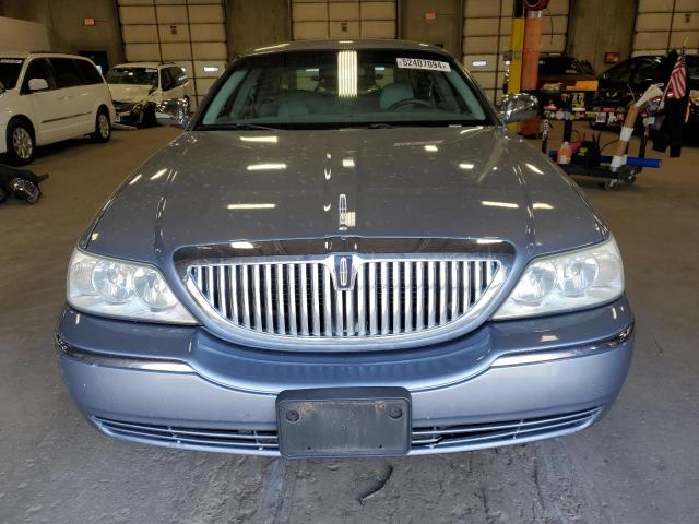 Photo 4 VIN: 1LNHM81W94Y638937 - LINCOLN TOWNCAR 