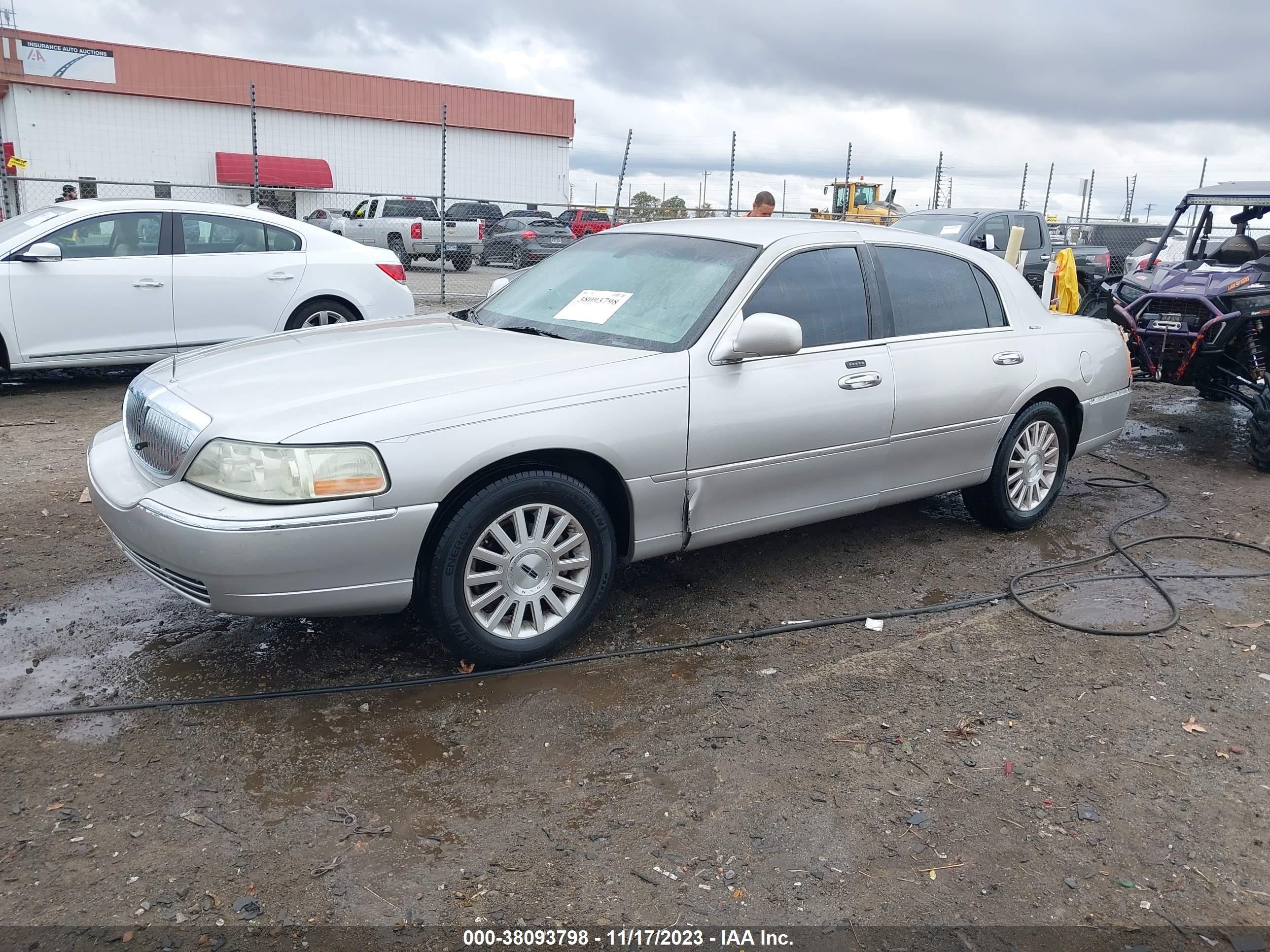 Photo 1 VIN: 1LNHM81W94Y655592 - LINCOLN TOWN CAR 