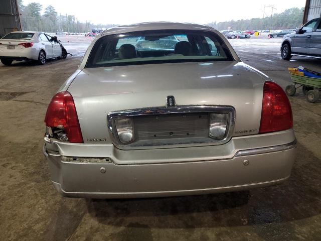 Photo 5 VIN: 1LNHM81W94Y677401 - LINCOLN TOWNCAR 