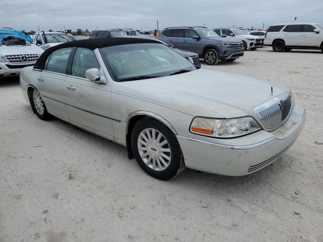 Photo 3 VIN: 1LNHM81W94Y677804 - LINCOLN TOWN CAR E 