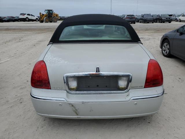 Photo 5 VIN: 1LNHM81W94Y677804 - LINCOLN TOWN CAR E 