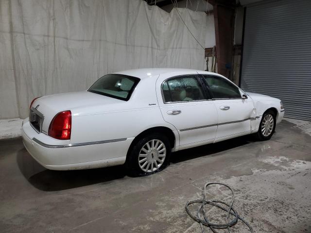 Photo 2 VIN: 1LNHM81W94Y683540 - LINCOLN TOWN CAR E 